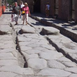Pompejská ulice: Vyjeté koleje
